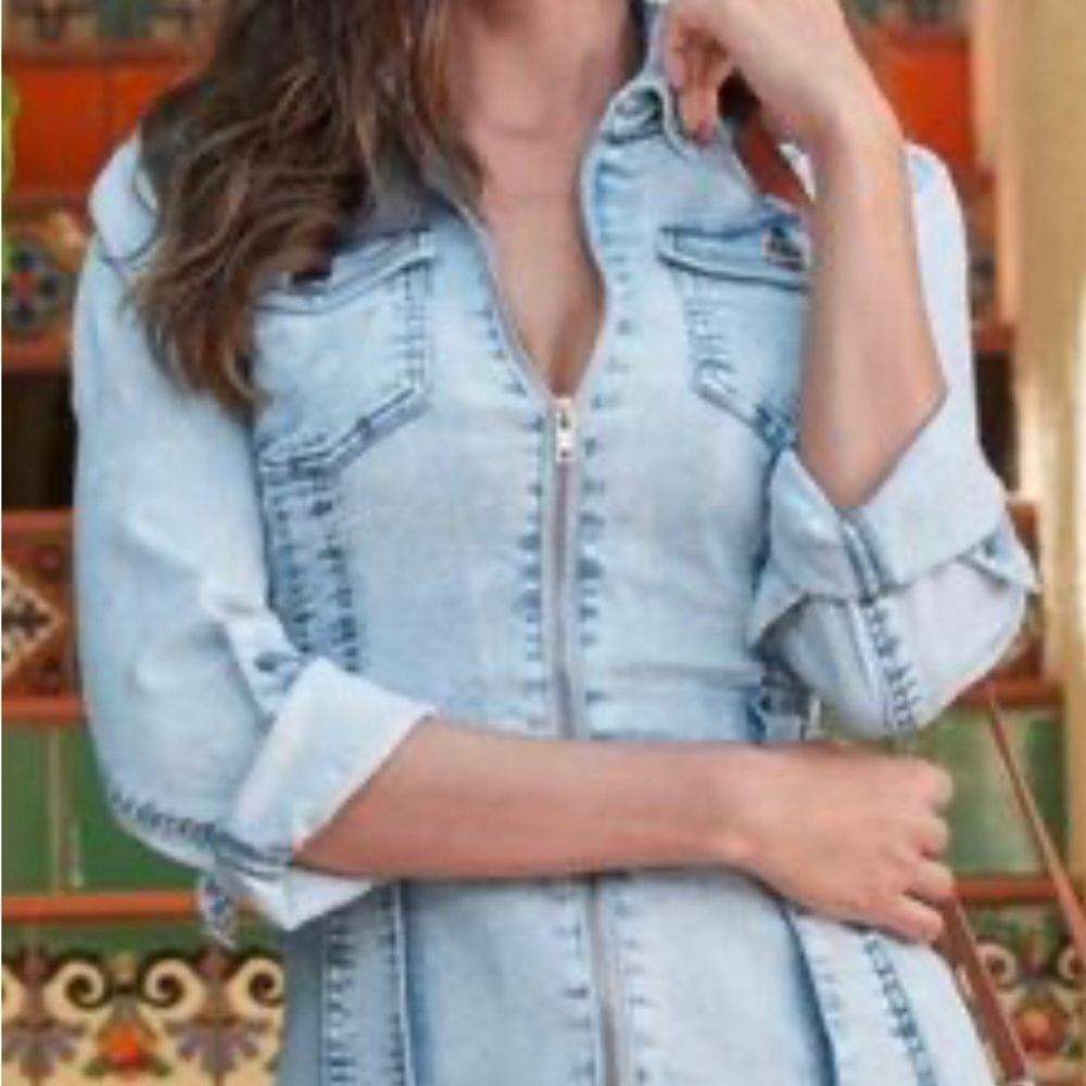 New Venus Women’s Denim Blouse Size M